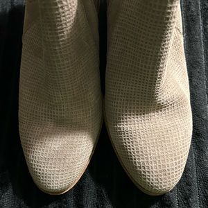 Lucky brand Suede Shoe- light tan